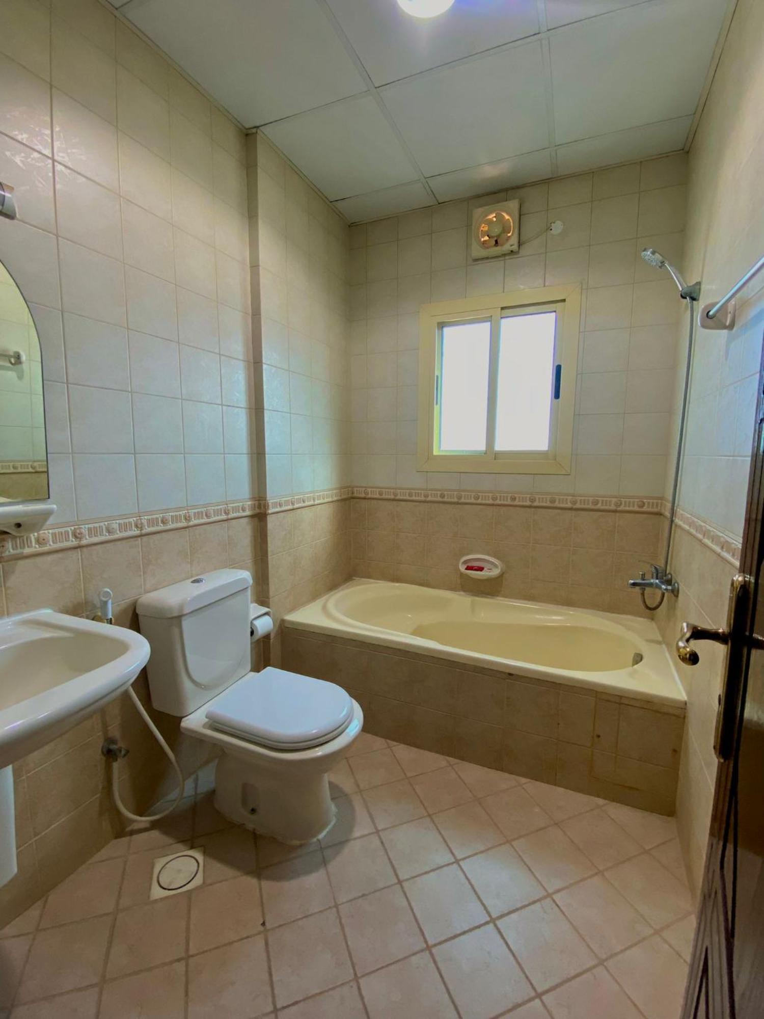 Al Misrea Tower Apartment Manama Luaran gambar